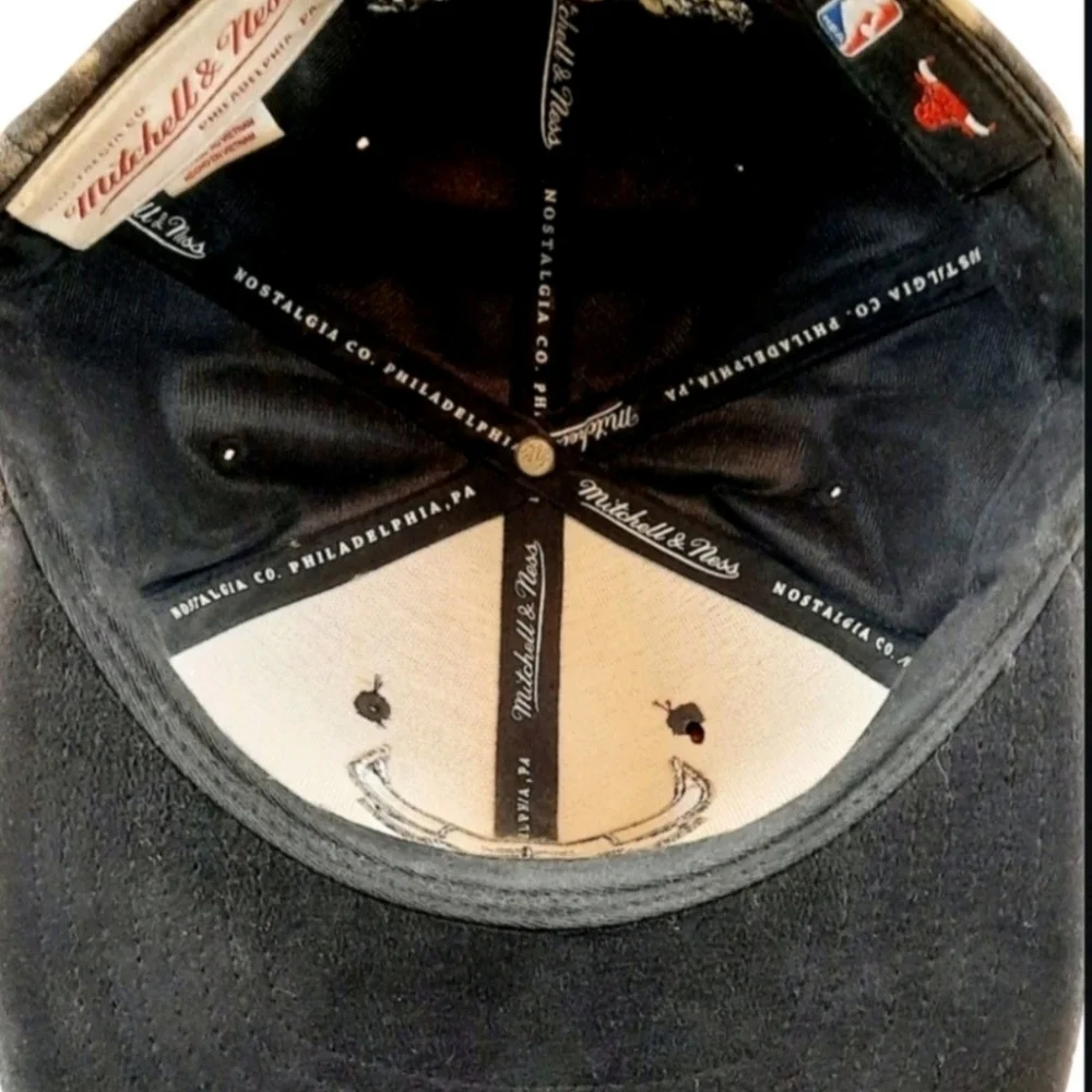 Mitchell and Ness NBA Chicago Bulls Snapback Cap/Hat Camo/Black Ball Cap